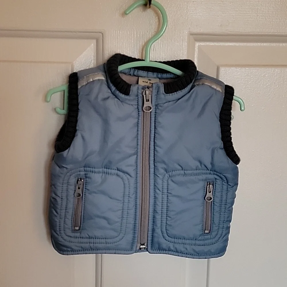 Old Navy, baby boys fall/winter vest. 0-3 months, blue. Like new.